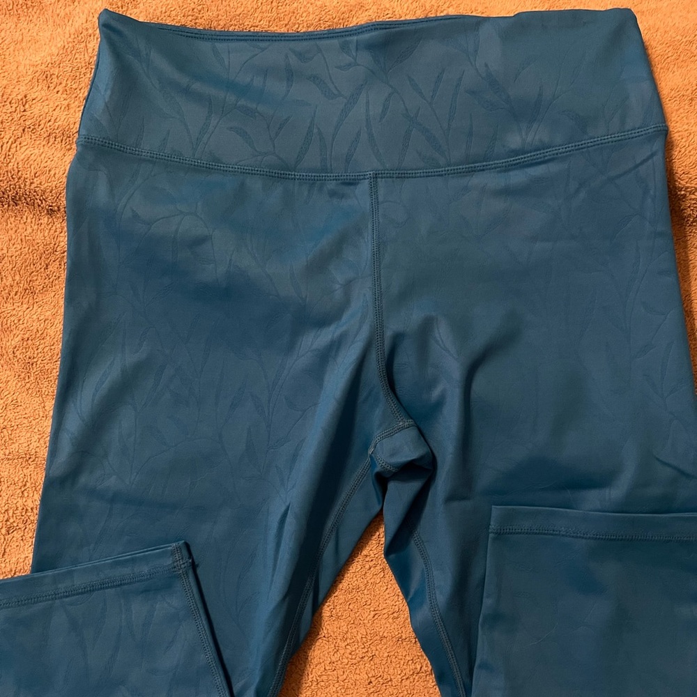 Zyia blue cropped leggings size 14-16